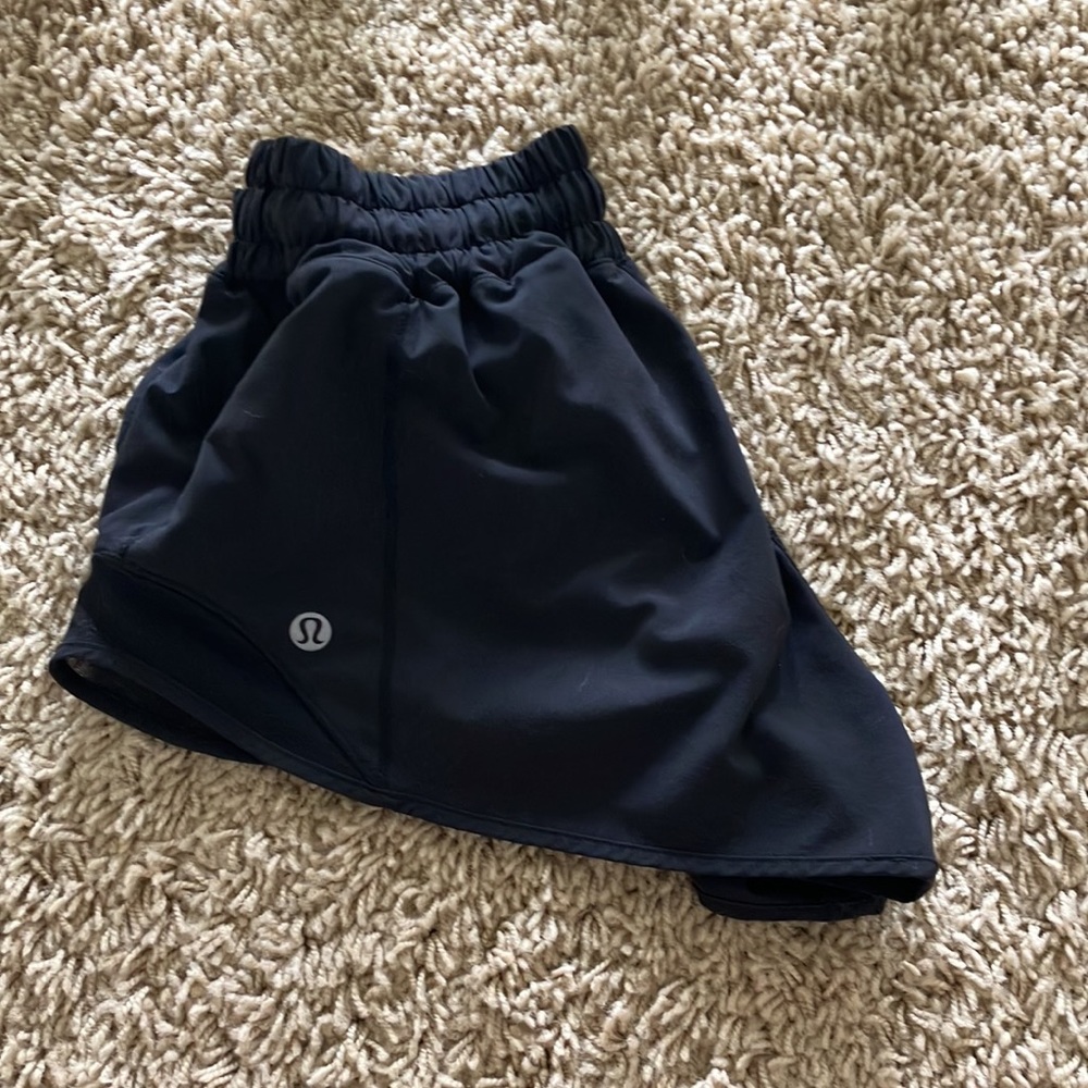 Black Lululemon low rise 2.5 inch hotty hot shorts